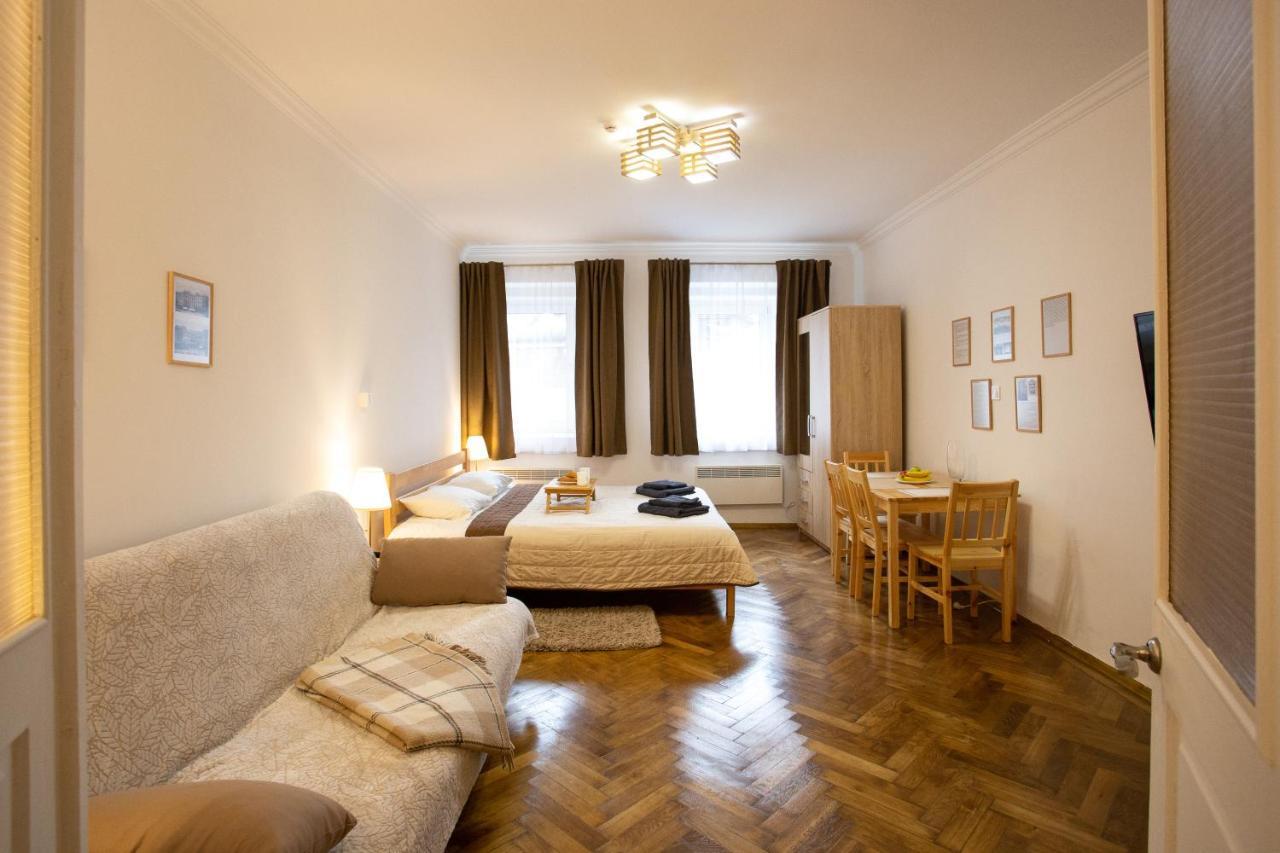 Peaceful Studio On Rynok Square Львов Экстерьер фото
