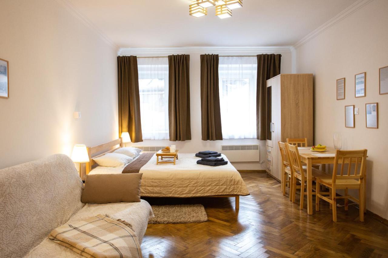 Peaceful Studio On Rynok Square Львов Экстерьер фото
