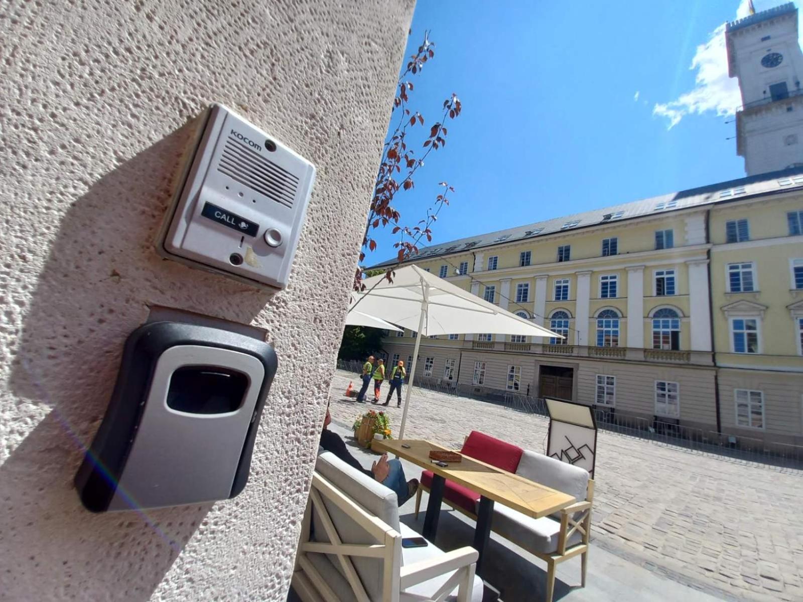 Peaceful Studio On Rynok Square Львов Экстерьер фото